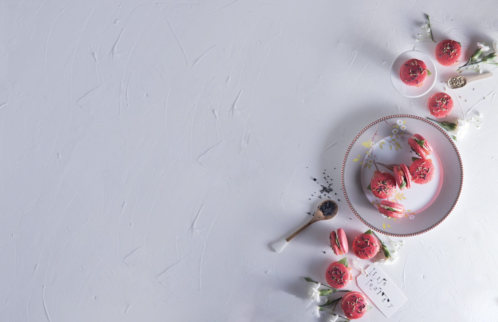 Baked red strawberry macarons