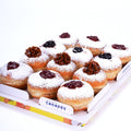 Surtido de sufganiot tradicionales rellenas de mermelada
